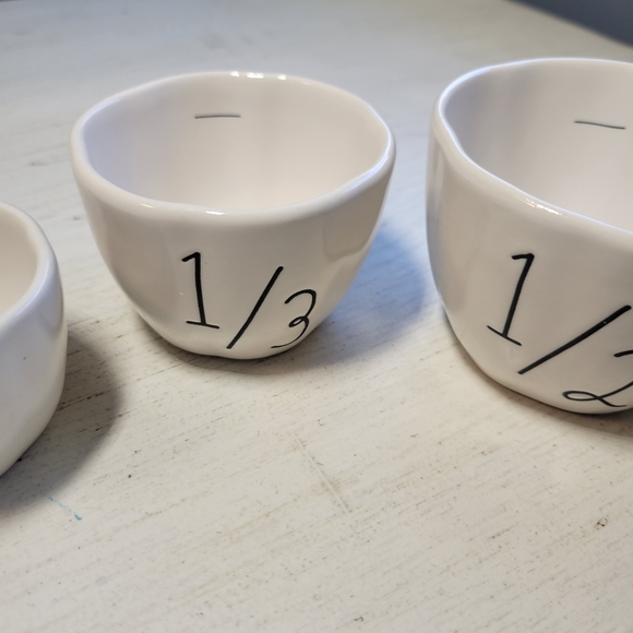Rae Dunn Peanuts Measuring cups - Picture 8 of 10